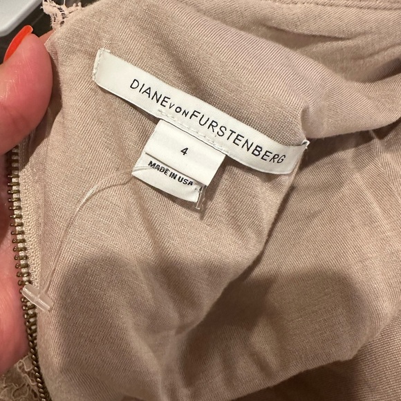 Diane vonFurstenbeeg lace dress - Picture 3 of 4